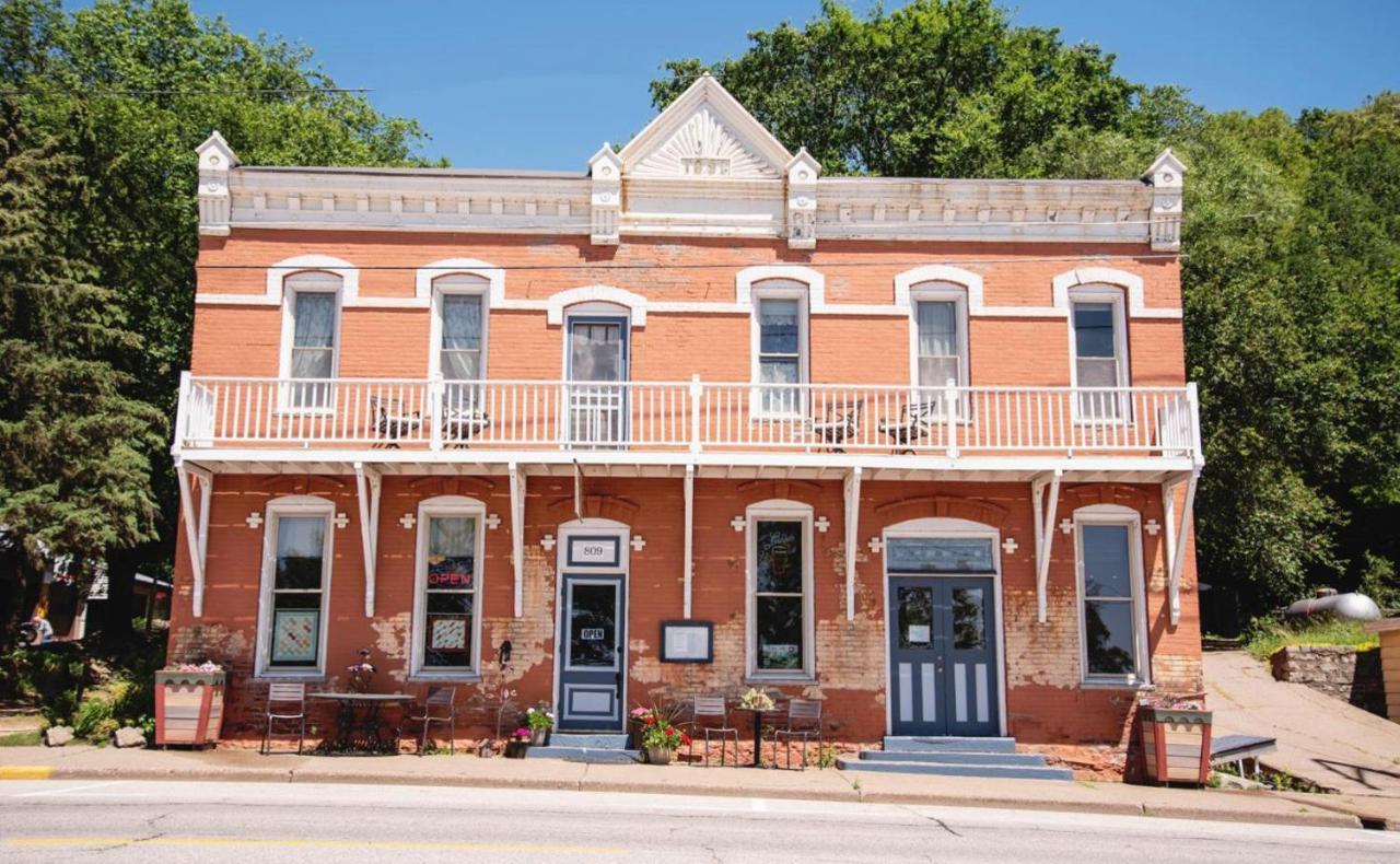 The Burlington Hotel & Bar - Alma Wi エクステリア 写真