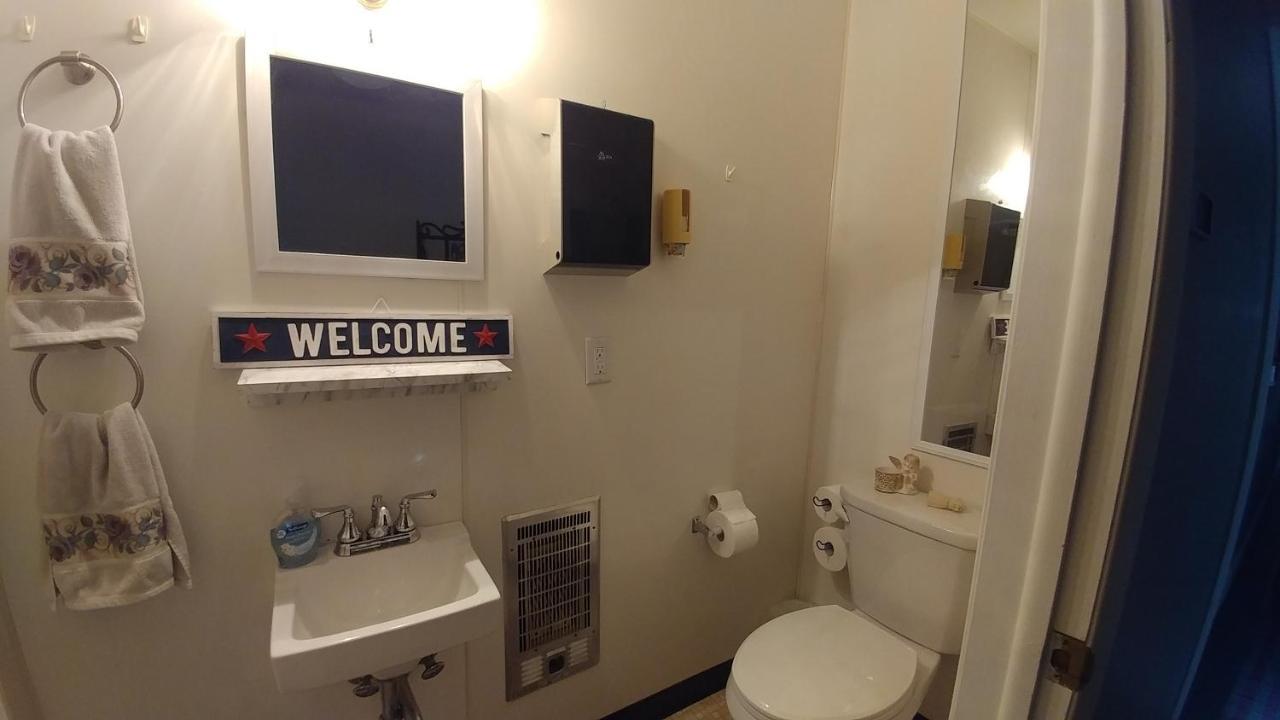 The Burlington Hotel & Bar - Alma Wi エクステリア 写真