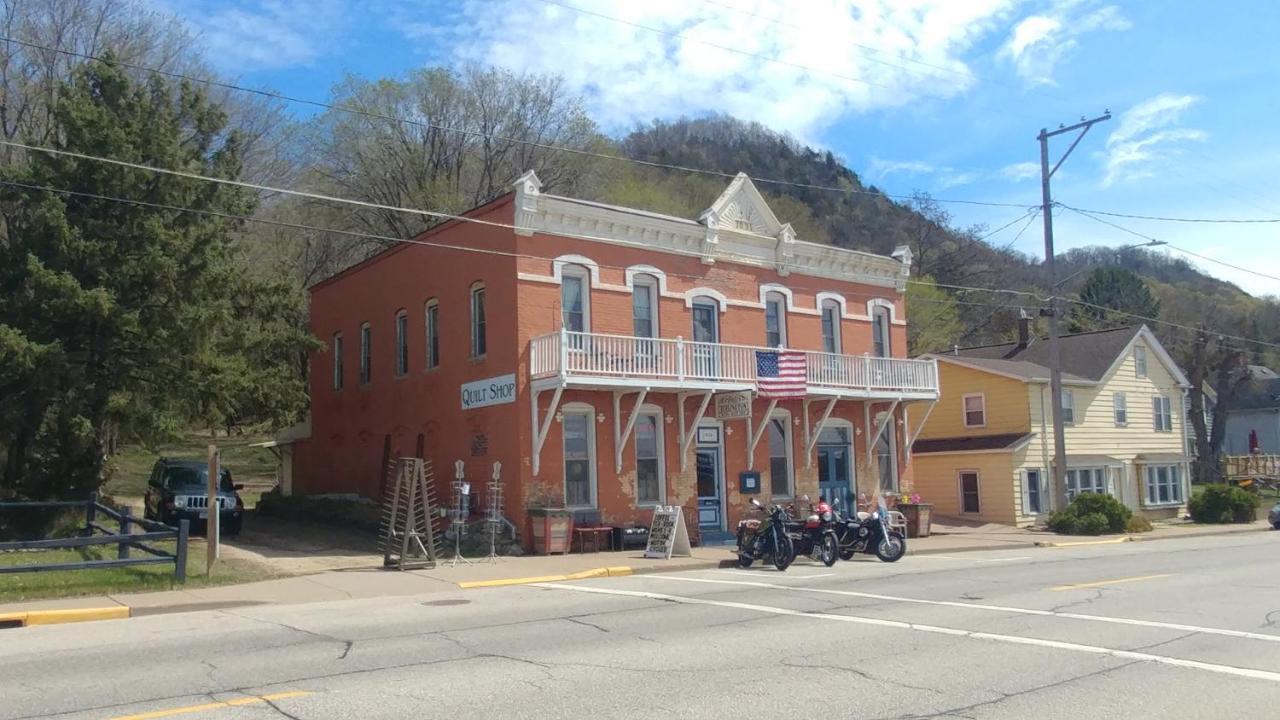 The Burlington Hotel & Bar - Alma Wi エクステリア 写真