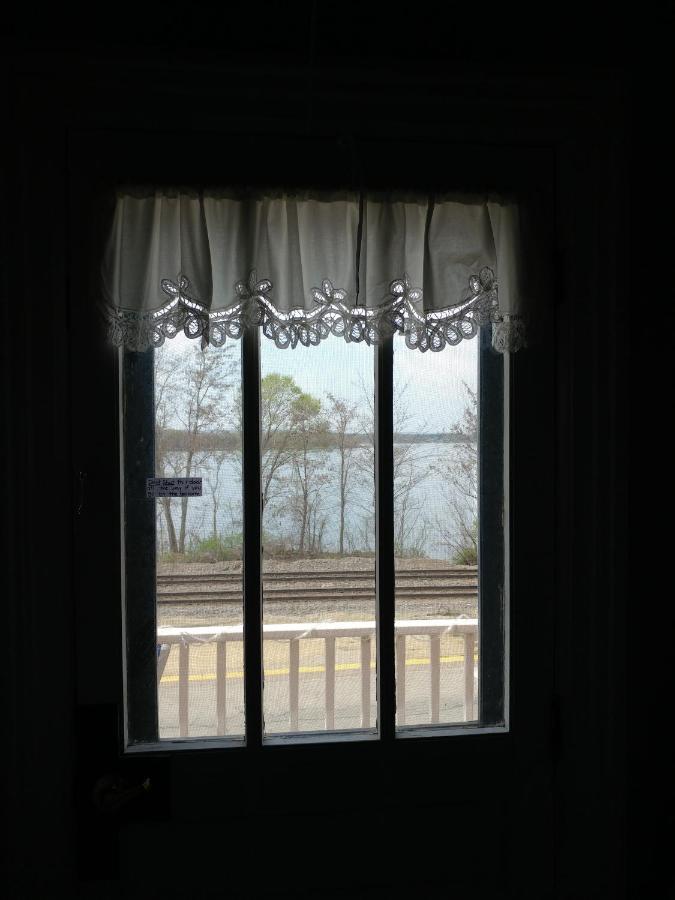 The Burlington Hotel & Bar - Alma Wi エクステリア 写真