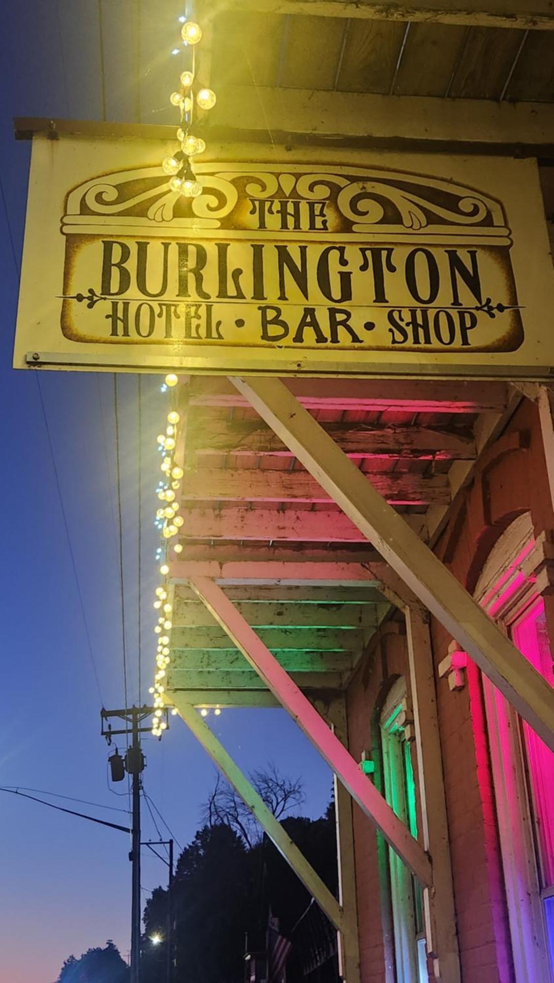 The Burlington Hotel & Bar - Alma Wi エクステリア 写真